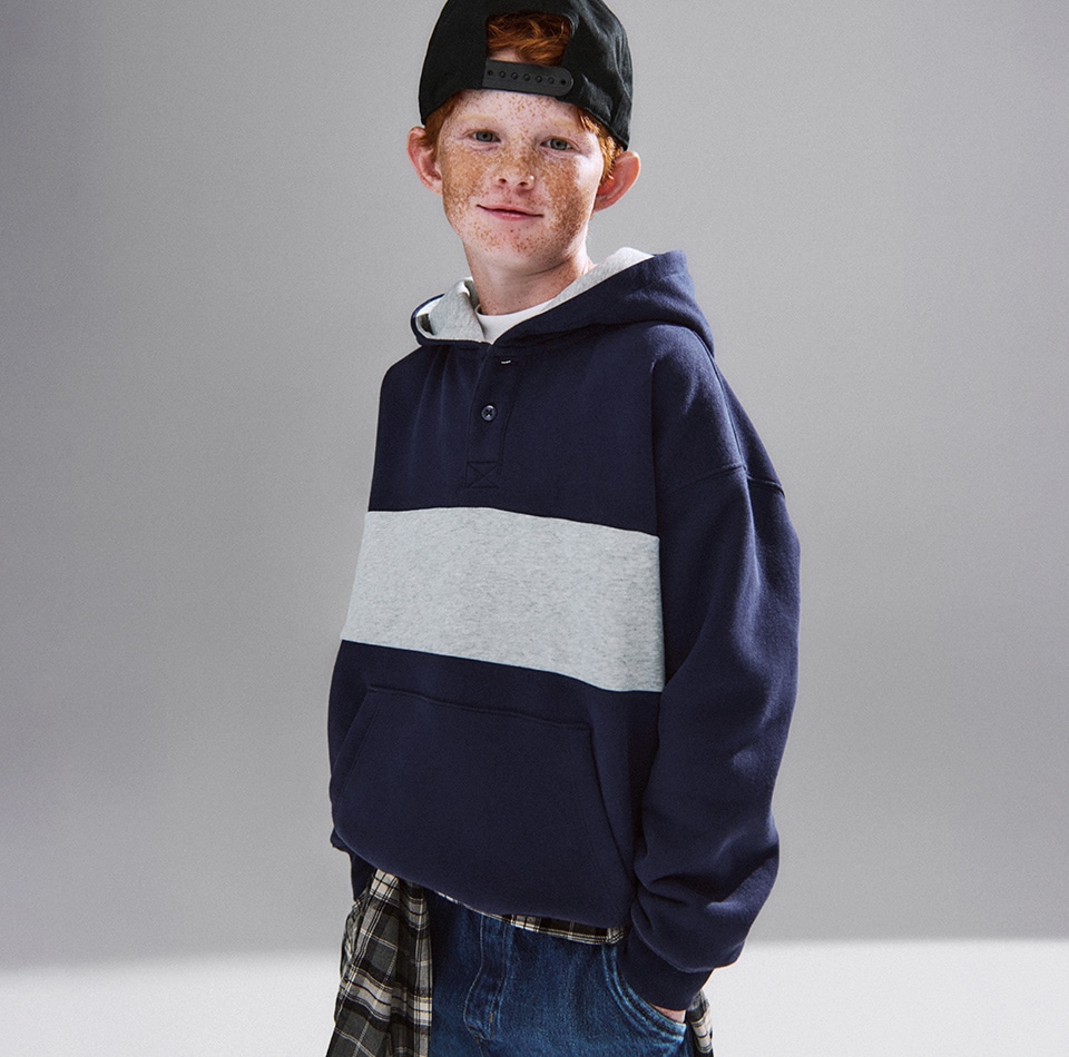 着心地とスタイルを両立させた着回し抜群のスウェット。ふっくら柔らかく、毎日着たくなる優秀アイテム。