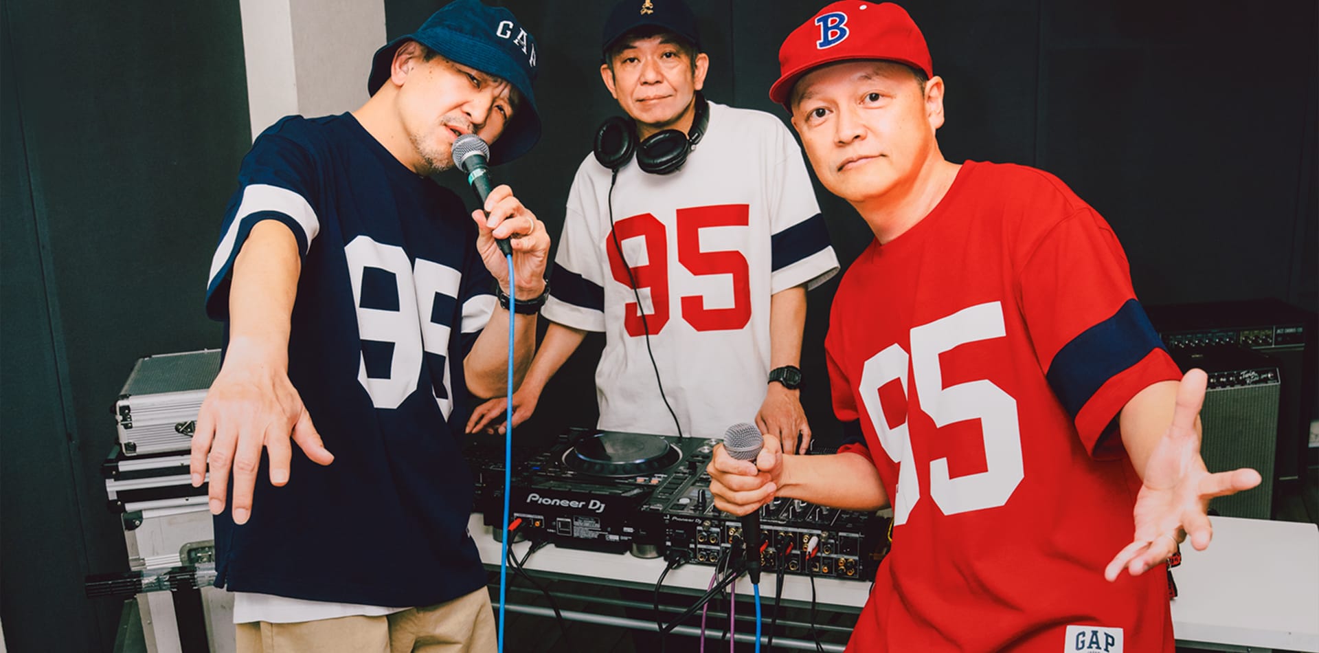 日本上陸30周年を記念した限定オリジナルTシャツが登場！「1995年」や「Japan」をアレンジしたスタイリッシュなデザイン。豊富なサイズバリエーションで友達や家族とのリンクコーデも◎